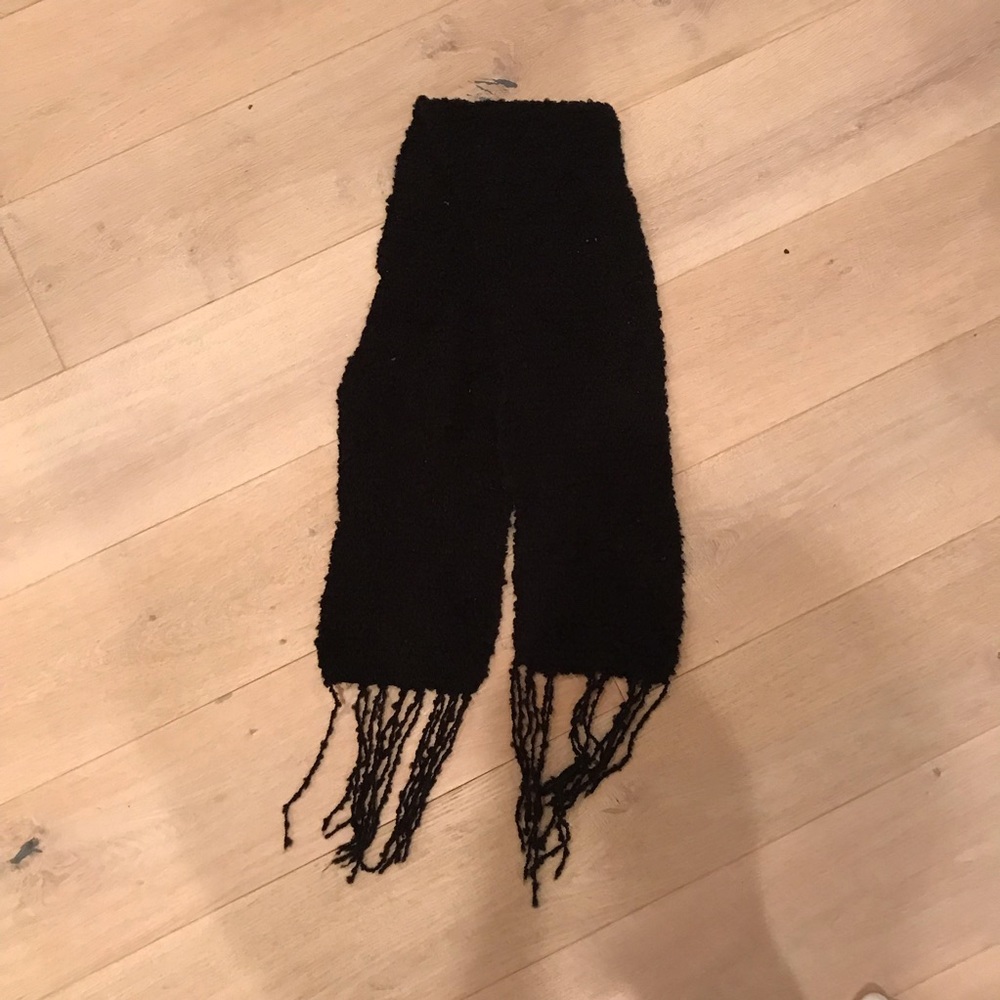 Hand Knit Black Scarf 🧣